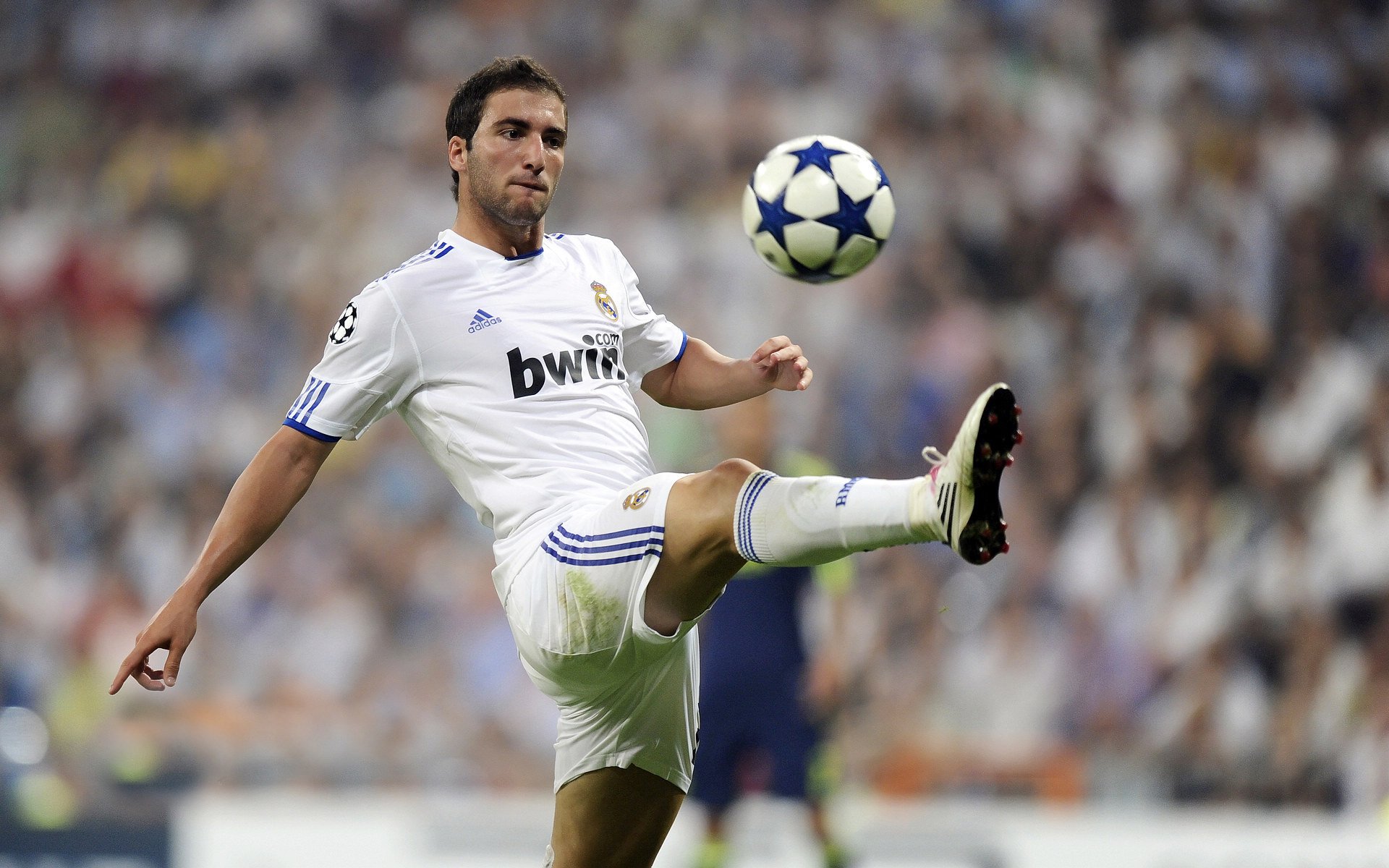 德甲球队通过数据驱动微调防守层级结构应对反击，德甲防守最好的球队